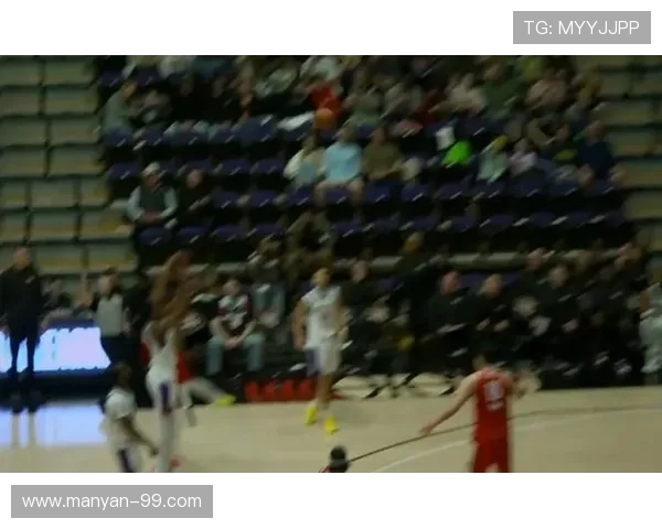 凯莱布乐福与库克联手发威49分助力球队逆转胜利 凯莱布乐福与库克联手发威49分助力球队逆转胜利